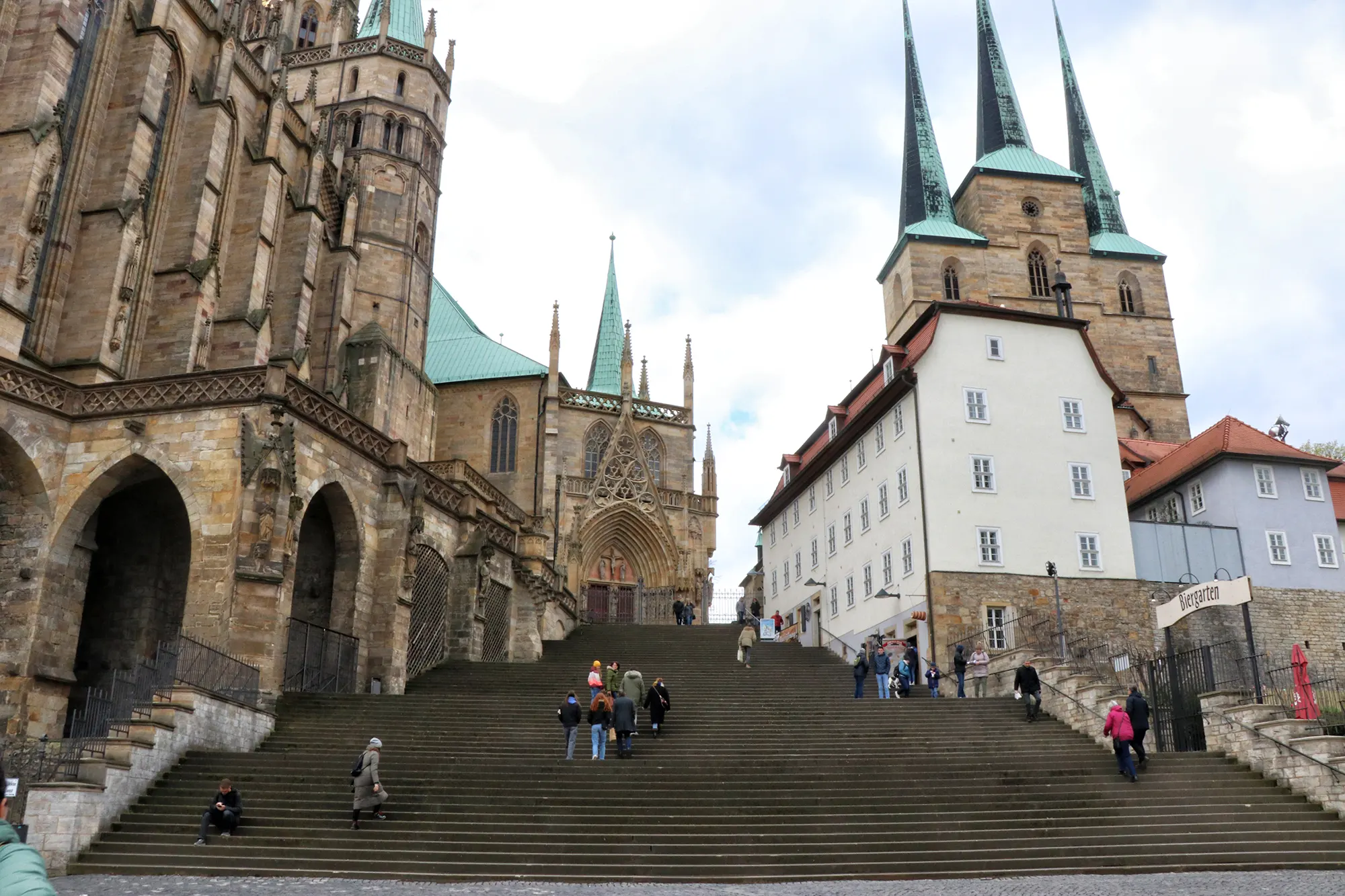 Erfurt - Marktplatz met de St. Mariendom en St. Severiekerk